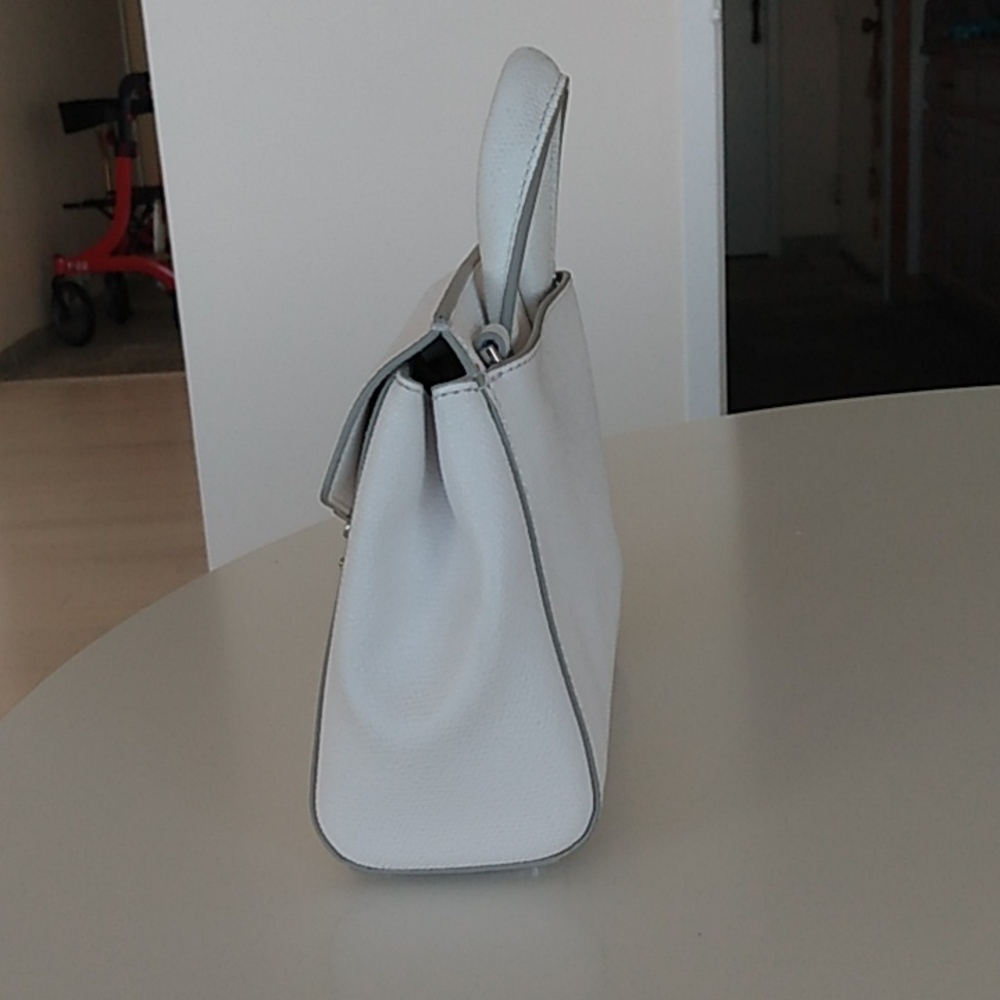 🛍️Tumi leather crossbody. EUC - Picture 6 of 13